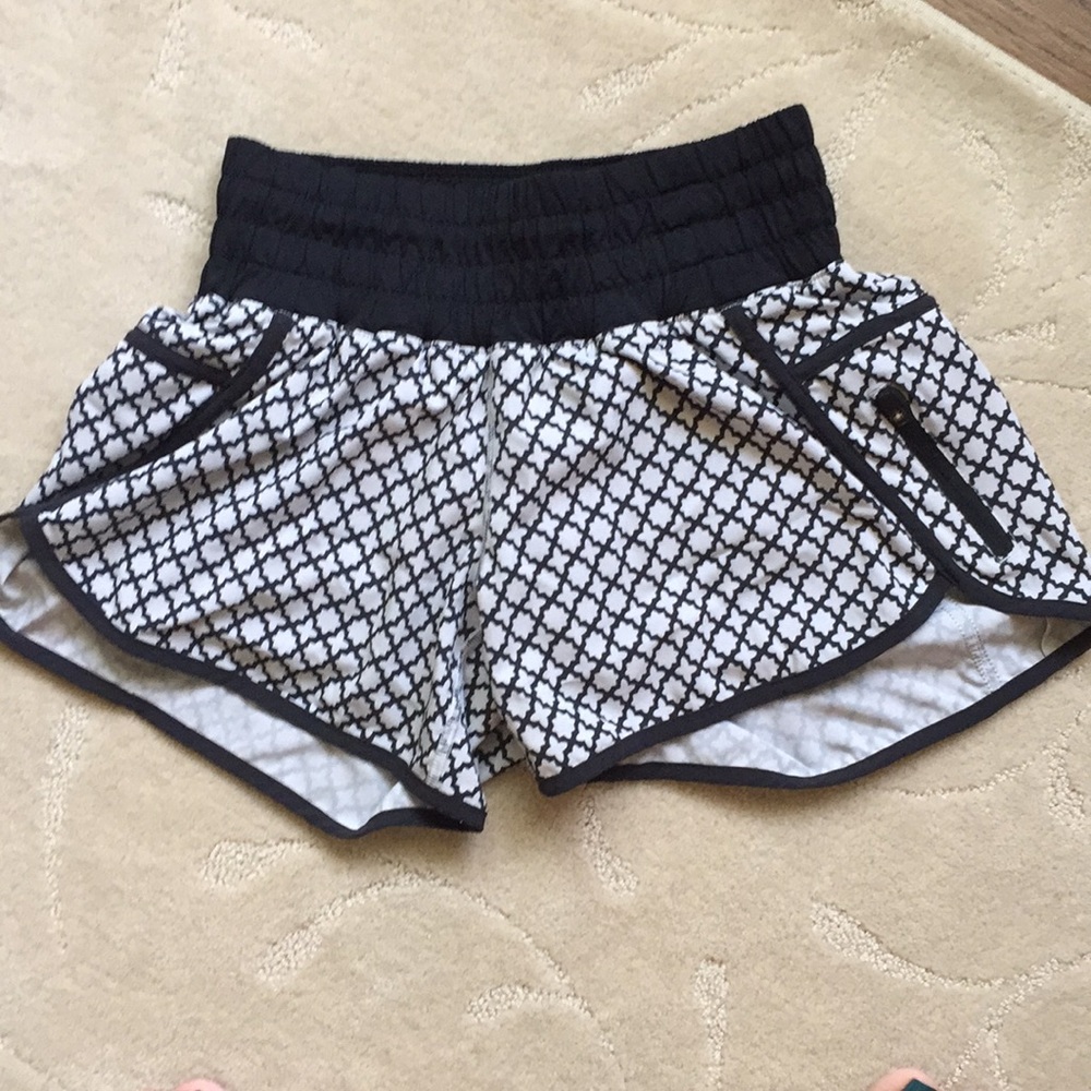 Lululemon black and white shorts